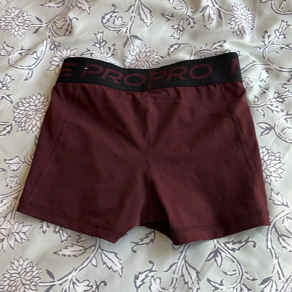 Brown nike pro shorts - Picture 2 of 4